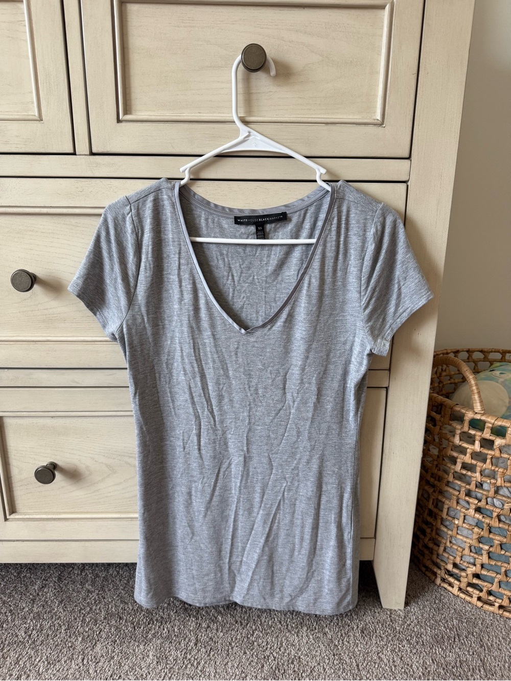 White House Black Market Light Gray V-Neck Short Sleeve Tee